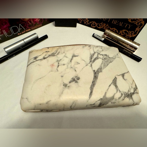💖CUTE MAKEUP BAG💖SILVER WITH MARBLED LOOK💖 - Picture 2 of 5
